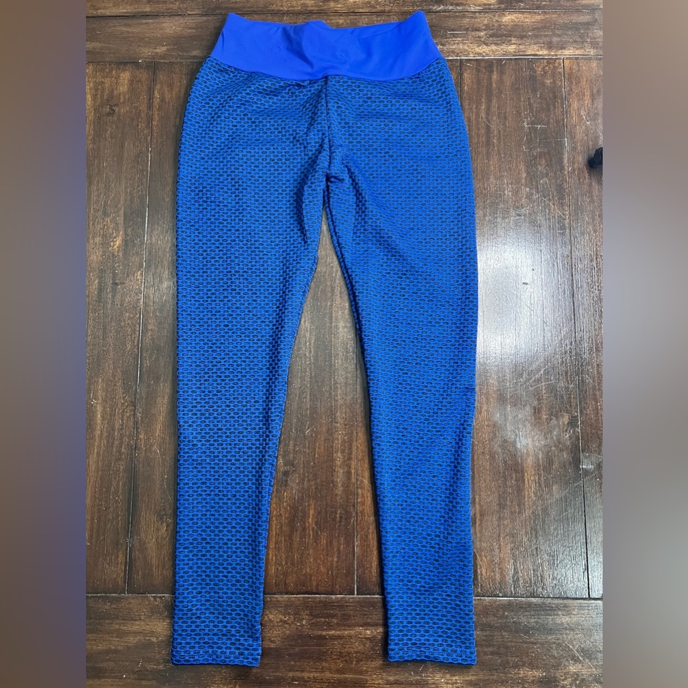 - Brand New- High waisted scrunch booty lifting leggings